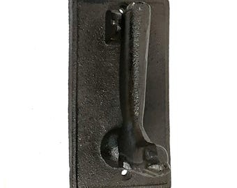 Boot door knocker
