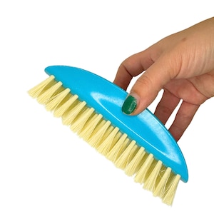 Heavy Duty Scrub Brush for tiles, floors, kitchen, bathrooms and more in Assorted Colors | Cepillo de mano para limpiar