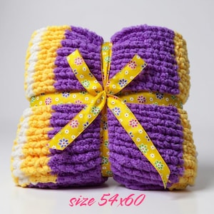 Handmade Chunky Knit Crochet Blanket: Soft & Cozy Bedroom Decor