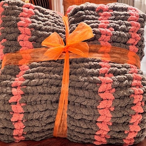 Handmade Chunky Knit Blanket: Soft Cozy Yarn Throw (50x60)