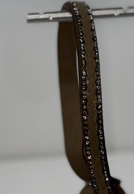 simple, Chic, and Versatile” - image 2