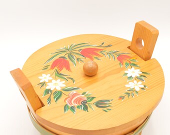 Round wooden box flower pattern with lid