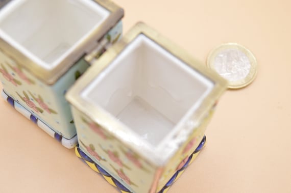 opens in 2 Small porcelain decorative box