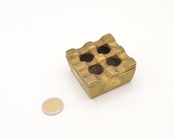 Ultima style metal ashtray