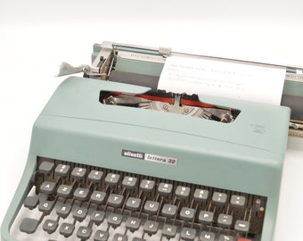 Typewriter Olivetti Lettera 32 typewriter