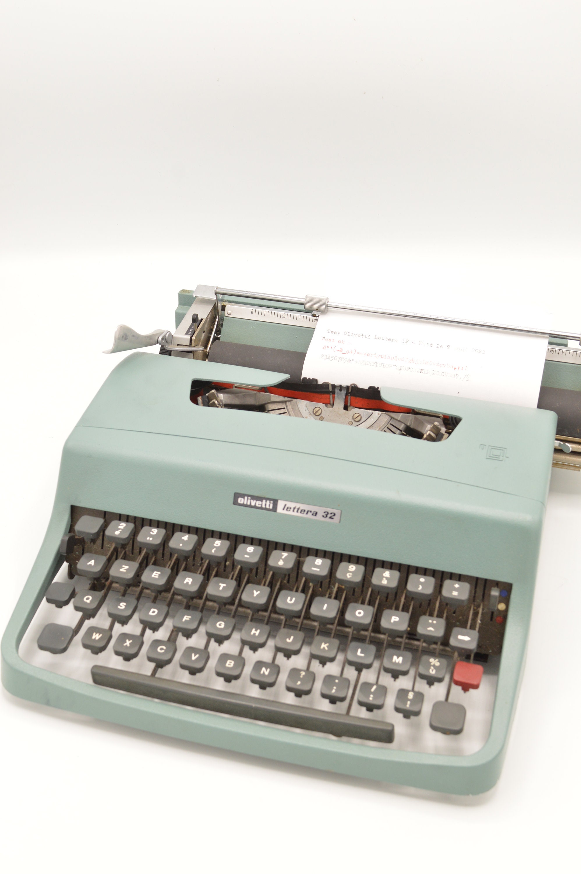 Typewriter Olivetti Lettera 32 typewriter
