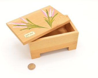 Pretty handcrafted wooden box - Alpine flower decoration