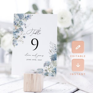 Stoffige blauwe bruiloft tafelnummers kaartsjabloon, Boho bloemen tafelnummers, elegante tuin staal lichtblauwe afdrukbare tafelnummerkaarten
