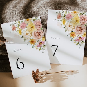 Modèle de carte de numéros de Table de mariage pastel coloré, numéros de table floraux roses jaunes, cartes de numéros de table imprimables jardin bohème fard à joues printemps