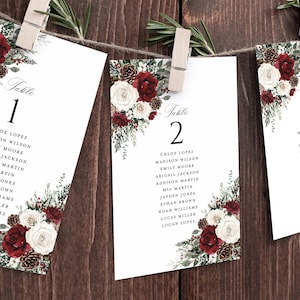 Modello di scheda per tabella dei posti a sedere per matrimonio natalizio, numeri di tavolo floreali bordeaux, tabellone per i posti a sedere degli ospiti appeso invernale boho modificabile, scaricabile