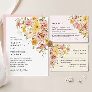 Pode incluir: Um conjunto de convites de casamento com um design floral. O convite apresenta uma ilustra&ccedil;&atilde;o em aquarela de flores rosa, amarelas e brancas. O texto diz "Juntos com suas fam&iacute;lias Olivia Anderson e Theodore Wilson convidam voc&ecirc; a celebrar seu casamento &agrave;s tr&ecirc;s da tarde de s&aacute;bado, 16 de maio de 2026 Royal Room, The Perry House Monterey, Calif&oacute;rnia recep&ccedil;&atilde;o a seguir". O cart&atilde;o RSVP inclui detalhes do hotel, um lugar para indicar a aceita&ccedil;&atilde;o ou recusa, e um espa&ccedil;o para indicar a escolha da refei&ccedil;&atilde;o.