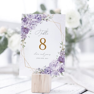Lavendel bloemen bruiloft tafelnummer kaartsjabloon, lila gouden tafelnummers, elegante boho paarse geometrische afdrukbare tafelnummerkaarten