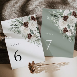 Modèle de carte numéros de Table de mariage vert sauge d'hiver, numéros de table floraux bohèmes, cartes imprimables numéros de table roses blanches pin rustique