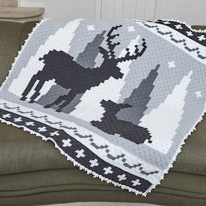 Motif afghan au crochet Winter Wonderland C2C | Couverture au crochet d'un coin à l'autre de Deer in Forest | Arbres de Noël enneigés avec cerf et biche
