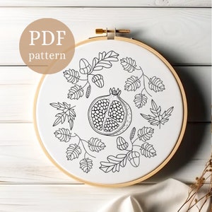 Ricamo a mano autunnale, modello PDF campionatore autunnale, disegno ricamo foglie, ghiande e melograno, melograno spaccato, ricamo di frutta