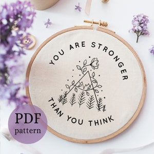 Sei più forte di quanto pensi, frase motivazionale, arte del ricamo, arte floreale, disegno floreale ricamato, decorazione murale, idea regalo