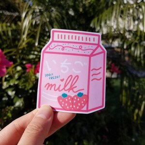 Caixa do leite de Ichigo <br>de <br> Entrega Rápida? Leite de morango adesivo laminado à prova de intempéries de 3 polegadas | Hydroflask, adesivo para laptop, adesivo rosa fofo recortado