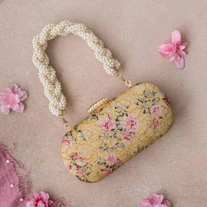 Bolso de mano Elora Capsule: bolso con estampado floral de brocado en color mostaza, bolso de mano hecho a mano para regalar, bolsos festivos de Diwali