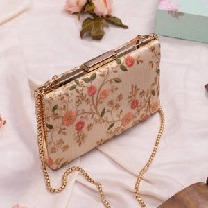 Floral creeper box clutch - Cream