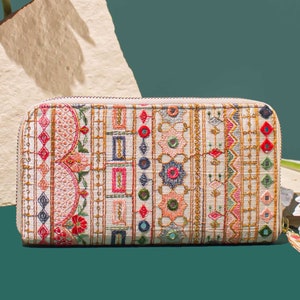 Cartera bordada de rafia, cartera de mujer, cartera hecha a mano, regalo hecho a mano para ella, cartera bordada con flores, cartera para mujer