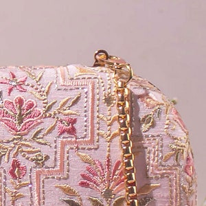 AMYRA Mogra Capsule Clutch - Baby pink