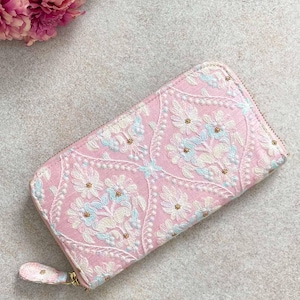 Cartera bordada en seda Anaqat - rosa bebé, monedero floral, cartera para mujer, cartera floral, bolso para citas, regalos para ella, cartera con tarjetero
