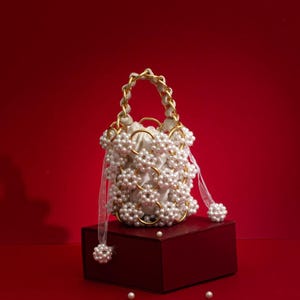 Leila Pearl Gold ring Bucket bag- Elegant Evening Bag, white Pearl Purse, Minimalist Bucket Bag, Gift for her, perfect wedding bag