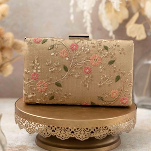 Pochette florale Creeper Box - Or, sac de créateur en soie brodée, sac à bandoulière pour soirée, pochette brodée, pochette florale, sac de mariage