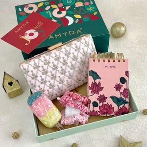 Cesta navideña - Bolso de mano Anya Blush - Caja de cuidado personal, accesorios y bienestar, regalos para ella, regalos festivos