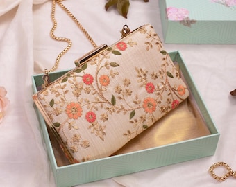 Box clutch met bloemenklimplant - Crème, geborduurde bloemen, cocktailparty, Diwali-cadeaus