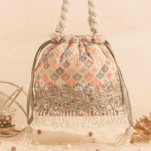 Aza Bucket Bag-Pastell, Banarasi Seide Tasche, Potli Tasche, Diwali Geschenk, Hochzeit Tasche, Brauttasche