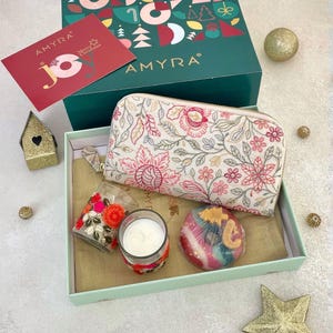 Cesta navideña - Cartera Ivy - Caja de velas con motivos florales y de bienestar, regalos para ella, regalos festivos