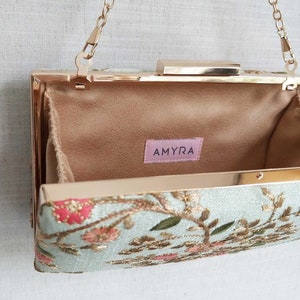 AMYRA Floral creeper box clutch - Mint