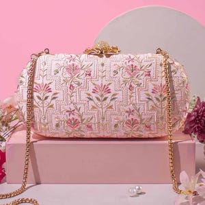 Pochette capsule Mogra - Rose layette, sac bandoulière brodé pour femme, sac à fleurs, sac de mariage, pochette de fête, collections Diwali