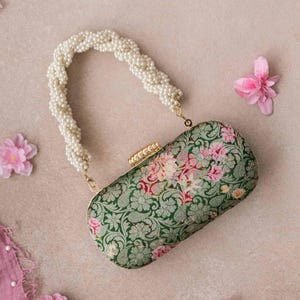 Bolso de mano Elora Capsule: verde, brocado, asa de perla, bolso de mano floral, regalos para ella, regalos de Diwali, bolso de boda