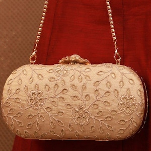 Clutch cápsula Tarang Cutwork - Dorado, obsequios de Diwali, bolsas de regalo de boda, regalos de dama de honor, bolsas de fiesta, nupcial