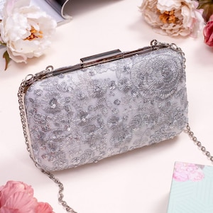 Clutch tipo caja con bordado plateado, para bodas blancas, cócteles, regalos de Diwali.