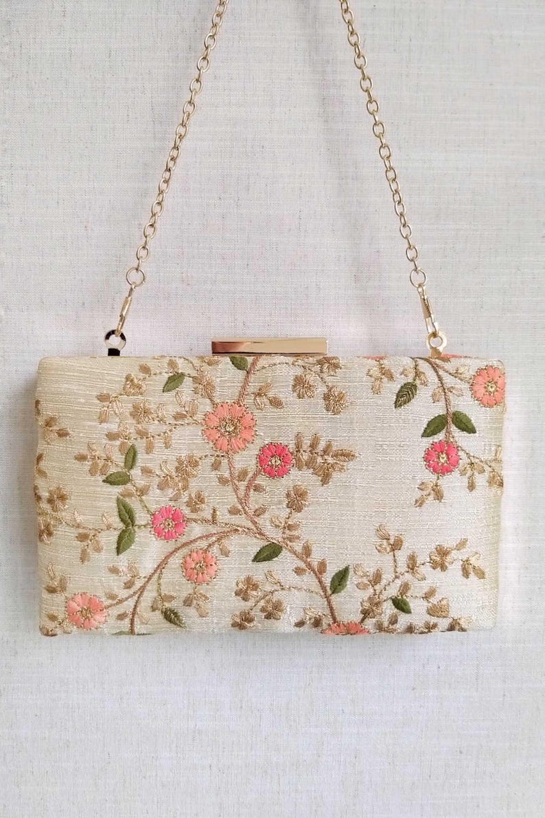 AMYRA Floral creeper box clutch - Cream