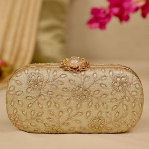 Clutch cápsula Tarang con corte en oro claro, regalo de Diwali, bolsas de regalo de boda, regalos de dama de honor, bolsas de fiesta, nupcial
