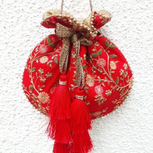 Borsa da sposa rossa con motivo floreale rampicante - Accessorio per matrimonio, regalo per Diwali