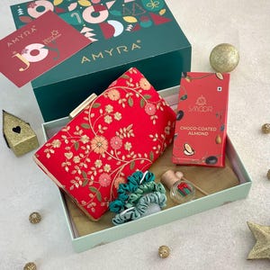 Panier de Noël - Pochette rouge plante grimpante florale - Boîte parfumée et accessoires, cadeaux pour elle
