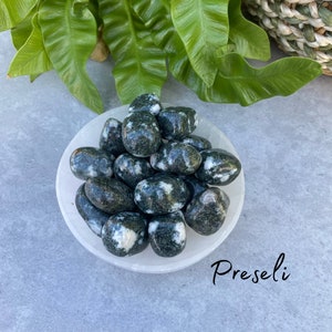 Preseli Bluestone A+ Cristal de guijarros pulido - Piedra preciosa tumbada - 3 tamaños