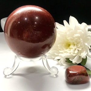 Roter Jaspis Edelstein Kugel KristallForm 4-5 cm