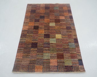 Alfombra afgana Gabbeh anudada a mano: alfombra de lana a cuadros multicolor (96 x 135 cm)