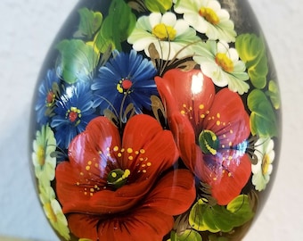 Huevos de laca de madera grandes ucranianos pintados a mano con soporte.