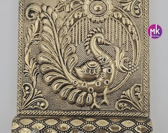Gancho/portallaves ligero con diseño de pavo real/elefante, de madera, latón, con revestimiento antiguo. Regalo de inauguración de la casa o regalo de devolución de Pooja.