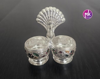 Soporte Haldi Kumkum con diseño de pavo real en plata alemana Meenakari para regalo de inauguración de la casa, regalo de devolución de Pooja