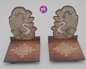 Soporte Kolam Diya de pavo real hecho a mano/Artículo de decoración de Pooja - Regalo de inauguración de la casa, Decoración de Pooja, Regalo de devolución de Pooja