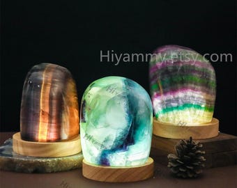 Quarz Kristall Lampe Nachtlicht, unregelmäßige Edelstein Tisch Schreibtisch Nachttisch Regenbogen Fluorit Lampe, Art Décor Ornament Geschenk Stein Schmuck