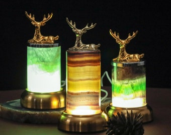 Lampada in cristallo di fluorite arcobaleno, pietra naturale fatta a mano con base dorata USB, lampada a forma di cervo d'oro, regali di Natale con renne